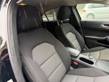 Mercedes A 220 - 11