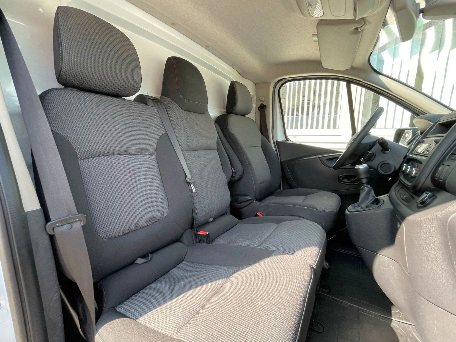 Fahrzeugabbildung Renault TRAFIC KASTEN  L2H1 3,0t KAMERA KLIMA  1.Hd EU6d