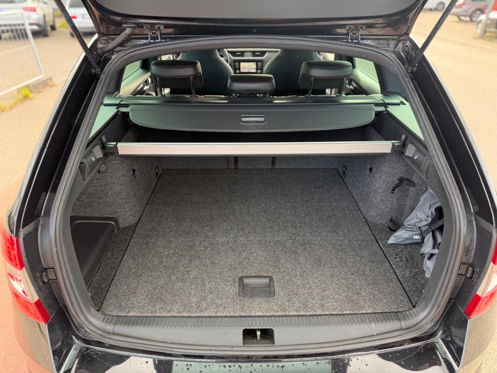 SKODA OCTAVIA COMBI RS 220 ch BVM - 1ère MAIN - CUIR - HIFI - 193000 km