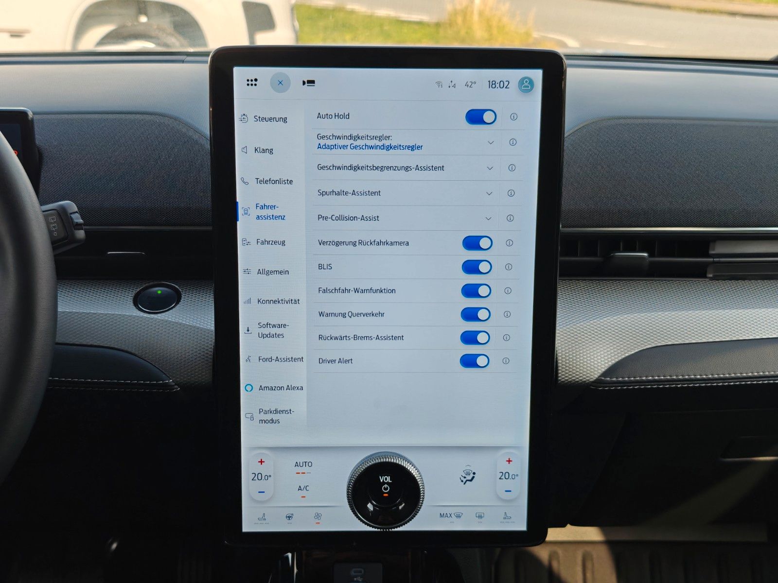 Fahrzeugabbildung Ford Mustang Mach-E - 360 Kamera, ACC, Laneassist -