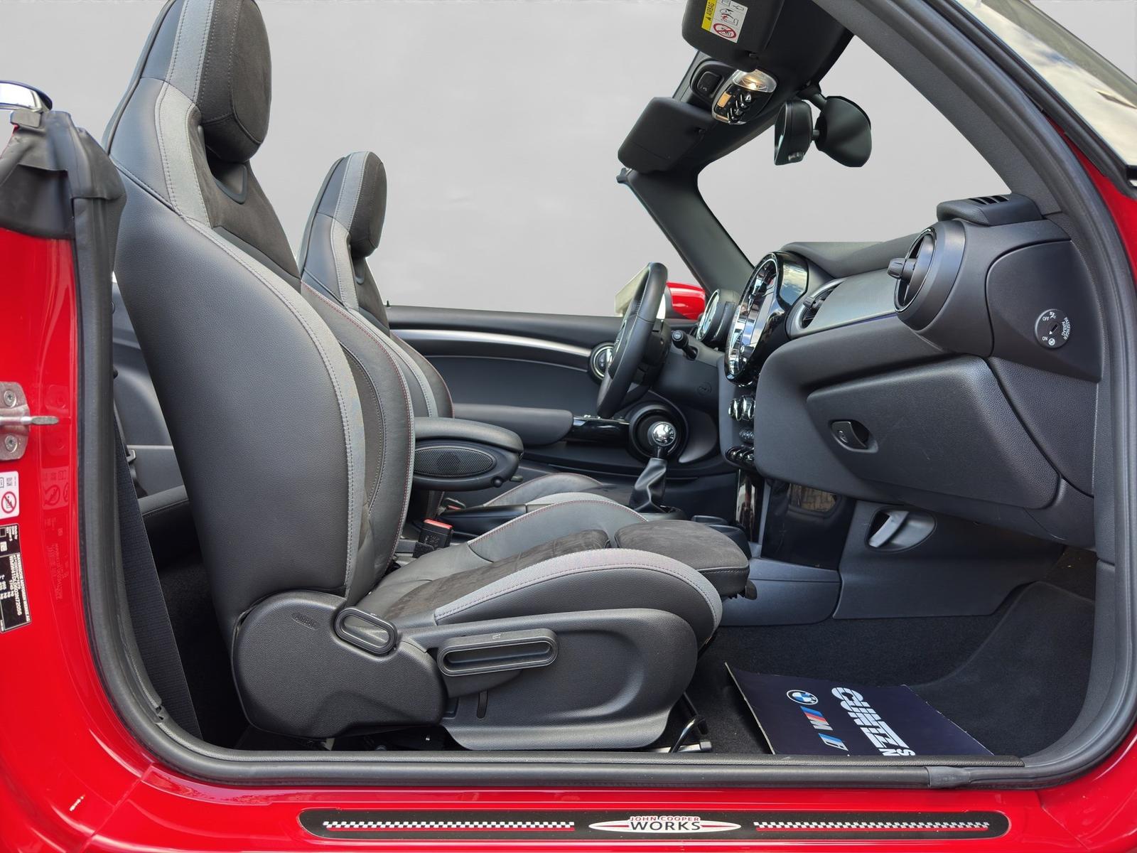 MINI Cooper S Cabrio JCW Trim adaptiverLED Lenkradhei