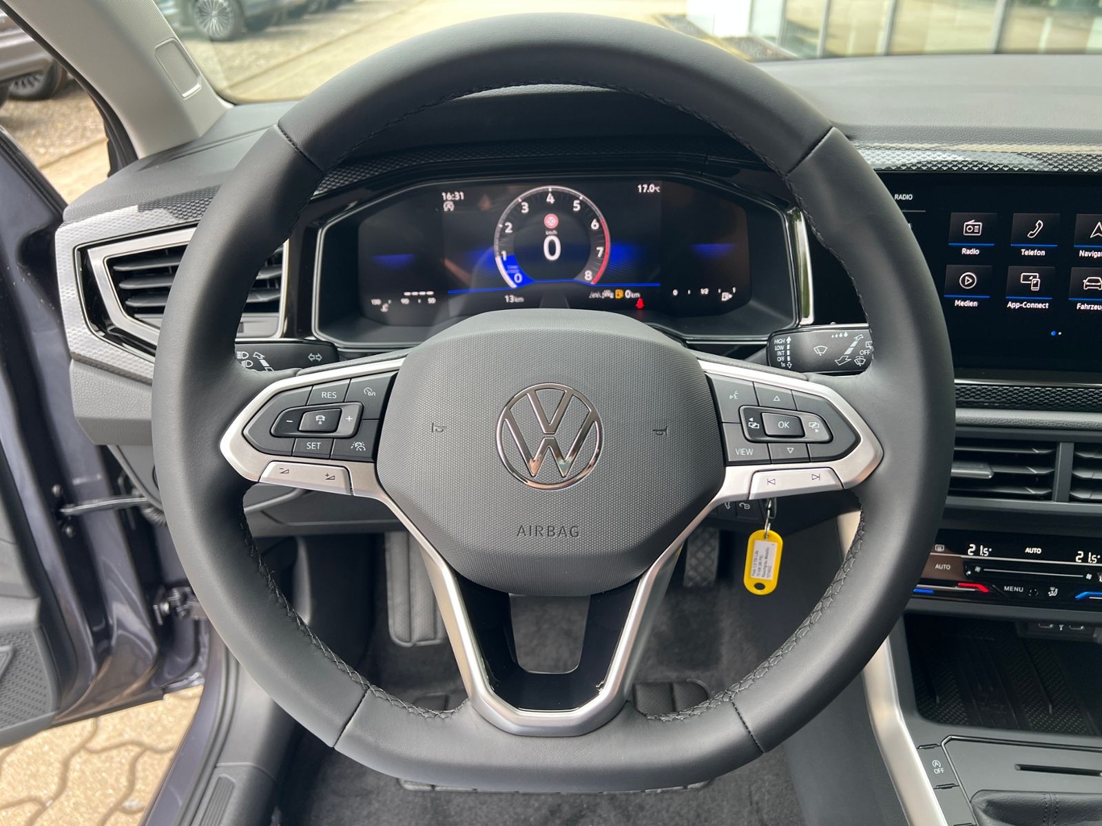 Fahrzeugabbildung Volkswagen Polo Life 1.0 TSI *LED,ACC,Ready2Discover,Kamera