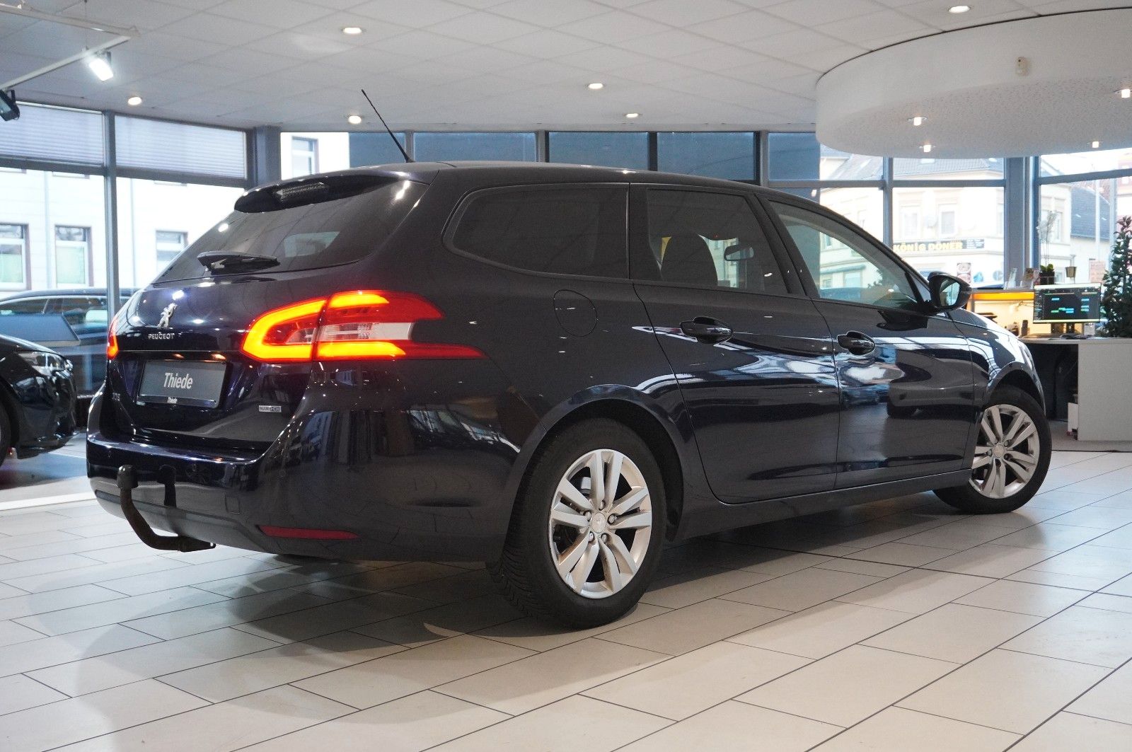 Fahrzeugabbildung Peugeot 308 SW 1.6 HDI ACTICE NAVI/SH/PDC/TEMP/SPORT/AHK