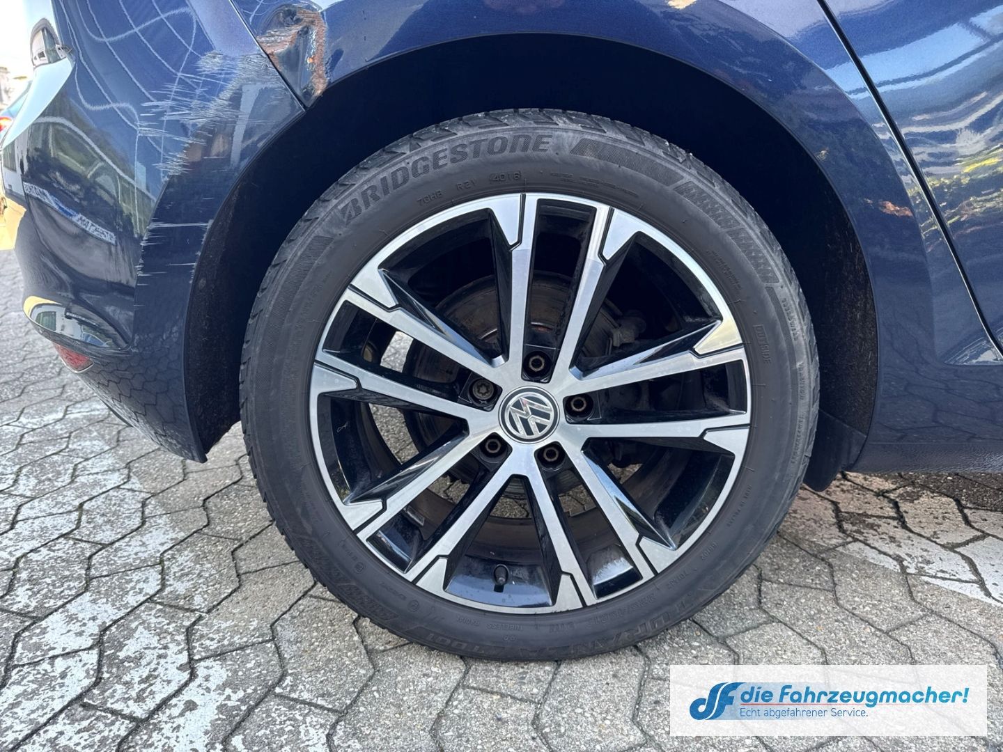 Fahrzeugabbildung Volkswagen Golf VII Allstar BMT Navi Bi-Xenon *EXPORT