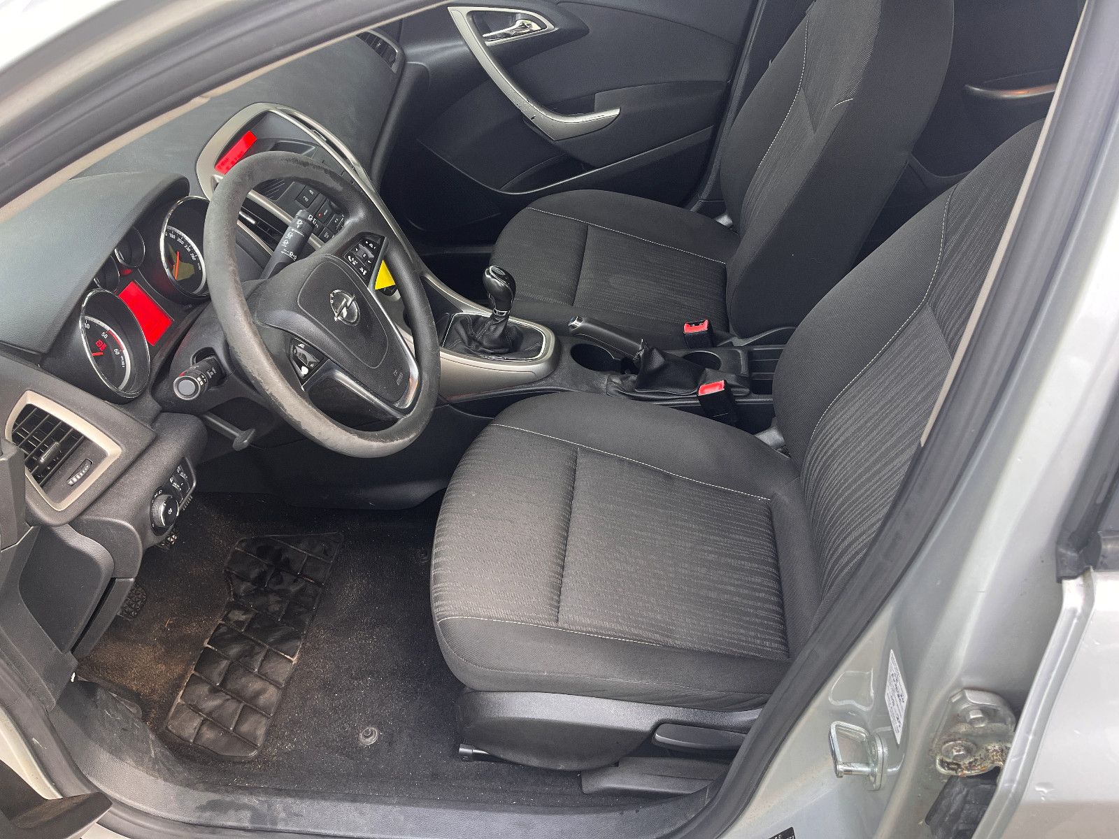 Fahrzeugabbildung Opel Astra J ST Selection 1.3 CDTi leichter Frontsch.