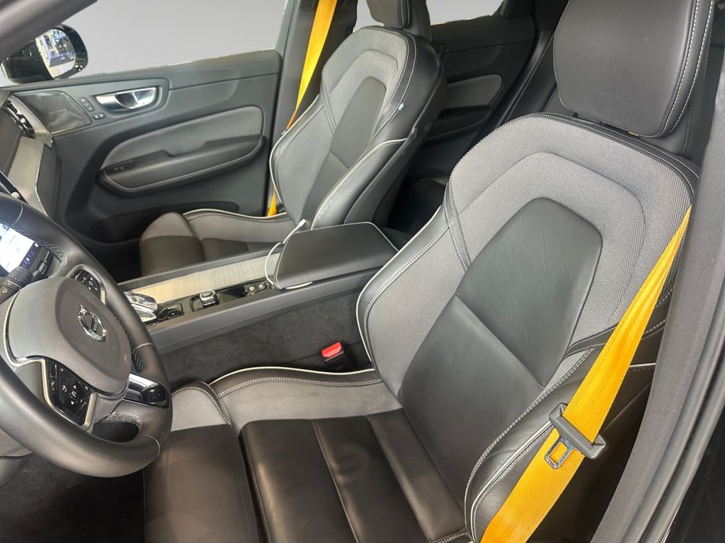 VOLVO XC60 T8 AWD Recharge Polestar Engineered VOLVO XC60 T8 AWD Recharge Polestar Engineered