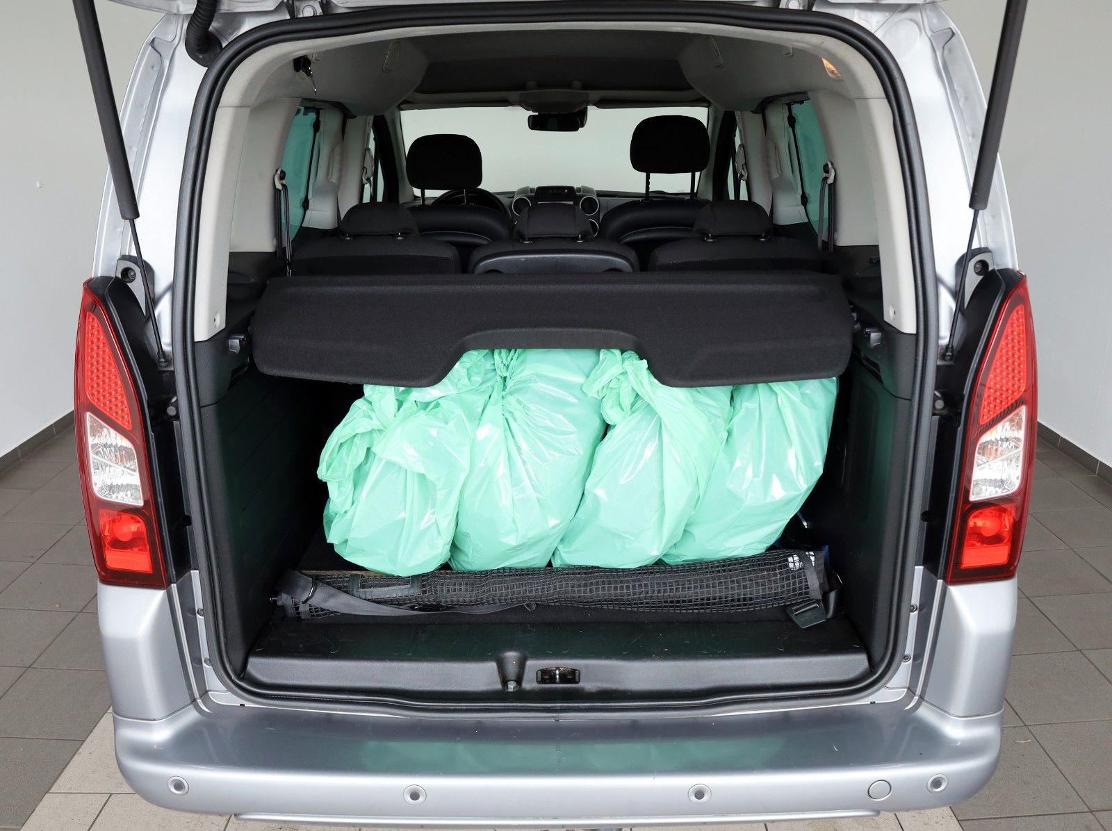 Fahrzeugabbildung Citroën Berlingo Kombi Shine Navi,SH,PDC,Kamera,SR+WR