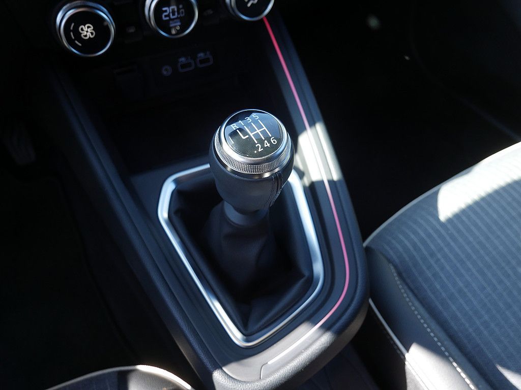 Fahrzeugabbildung Renault Clio Techno TCe 90 KLIMA PDC SHZ KAMERA NAVI LED