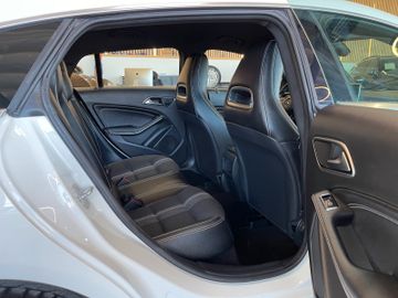Mercedes-Benz CLA 180 Shooting Brake *NAVI*PDC*TEMPOMAT*