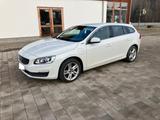 Volvo V60 D6 TWIN ENGINE Plug-in-Hybrid Momentum M... - Volvo V60 Hybrid (Diesel/Elektro)
