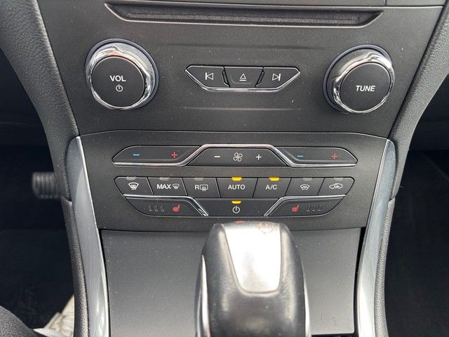 Fahrzeugabbildung Ford S-MAX 2.0Eco Boost Titanium PANO+LED+PARKLENK+AC