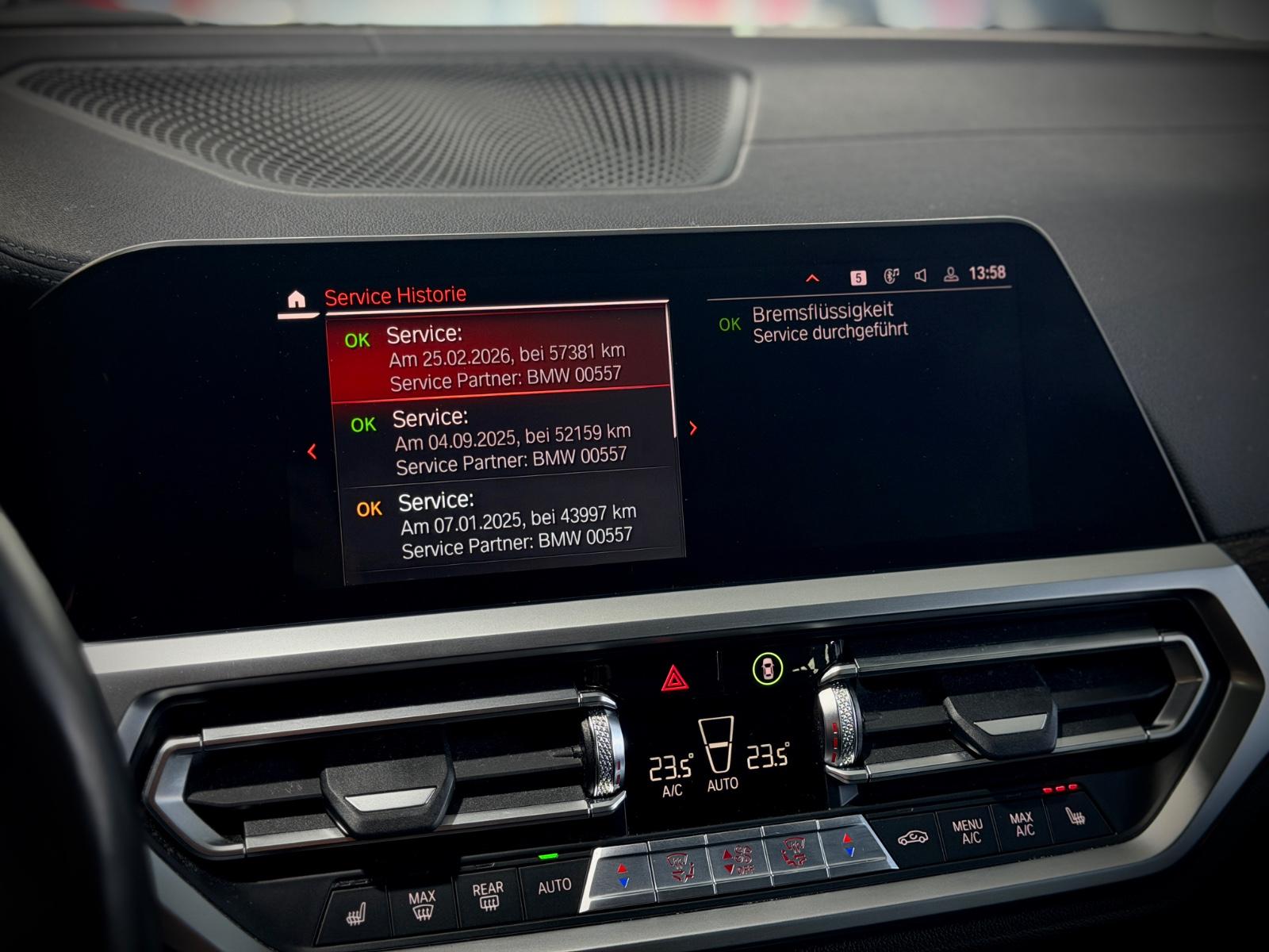 BMW 330 i xDrive Lim. Luxury Line|1.HAND|NAVI|LEDER|