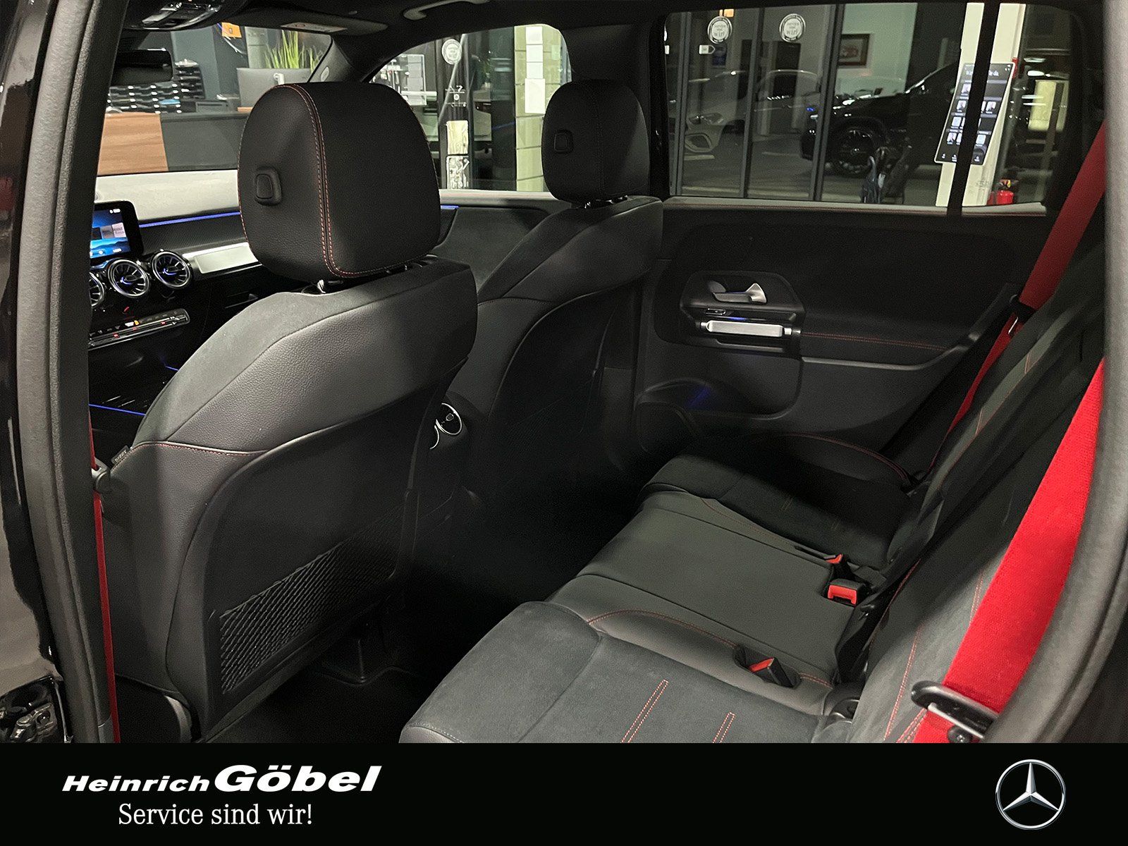 Fahrzeugabbildung Mercedes-Benz GLB 35 4M PANO+HUD+2xNIGHT.P+360°+MEMORY+MULTIB.