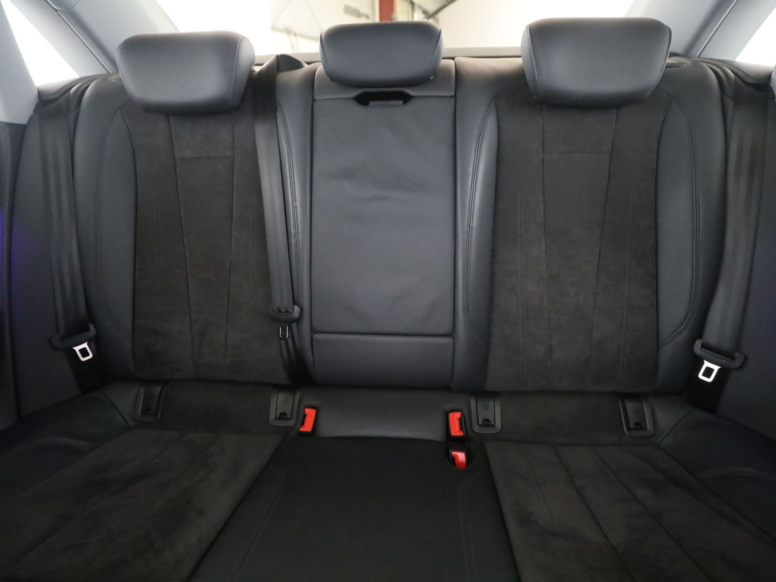 Audi A4 Limousine 40 TDI Design quattro Pano LED RFK foto 18