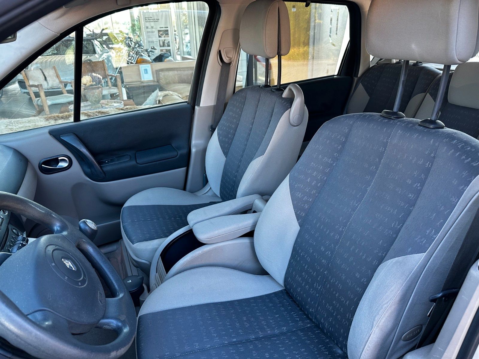 Fahrzeugabbildung Renault Scenic III Dynamique Klima/ISOFIX/TÜV neu