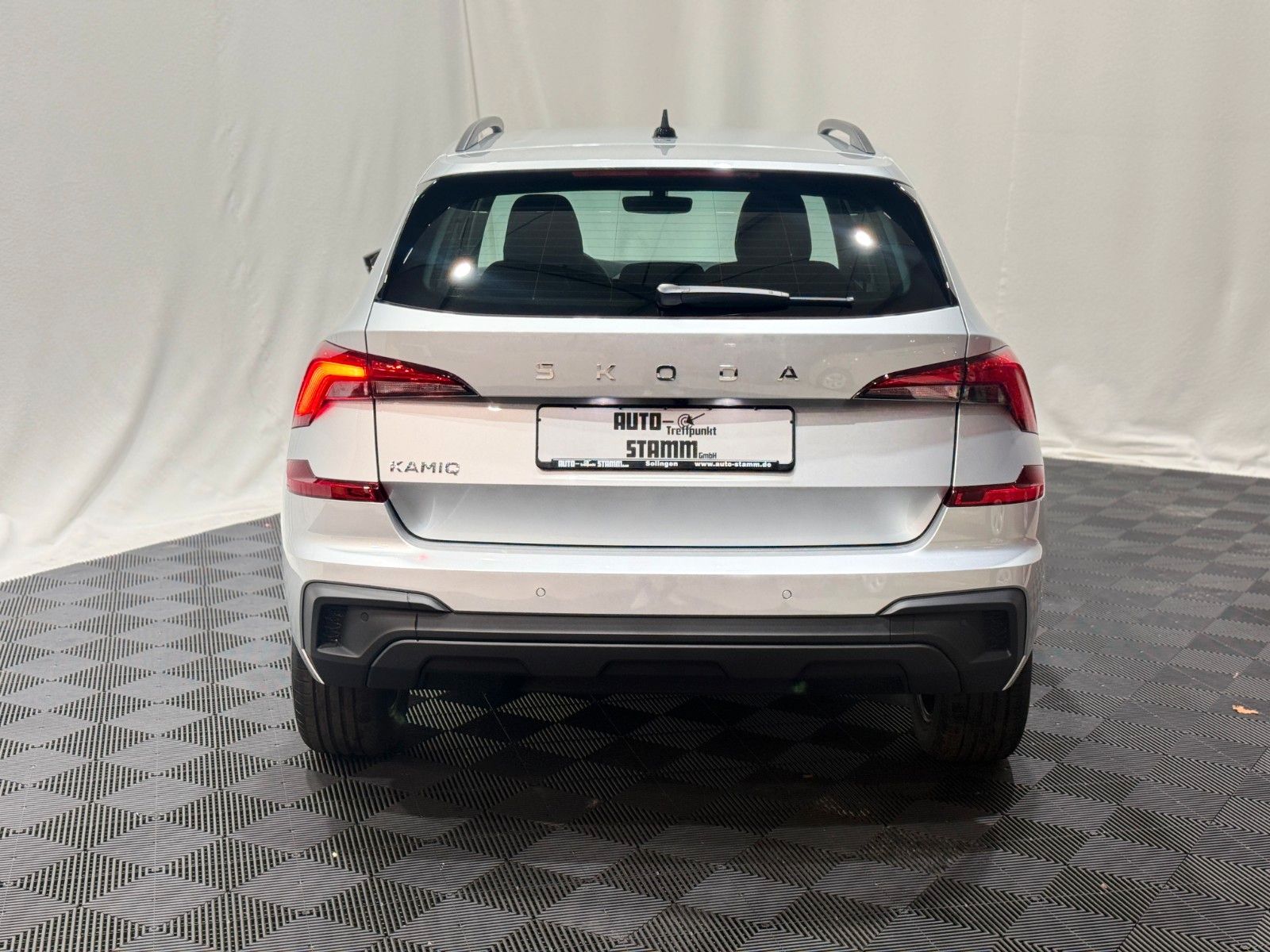 Fahrzeugabbildung SKODA Kamiq Selection / DSG / Kamera / 17 Zoll