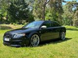 Audi RS4 4.2 quatt.  LimoCeramic Bremse 20Zoll KW V1  - Audi RS4 mit Benzin-Antrieb: mit Navigationssystem, Limousine