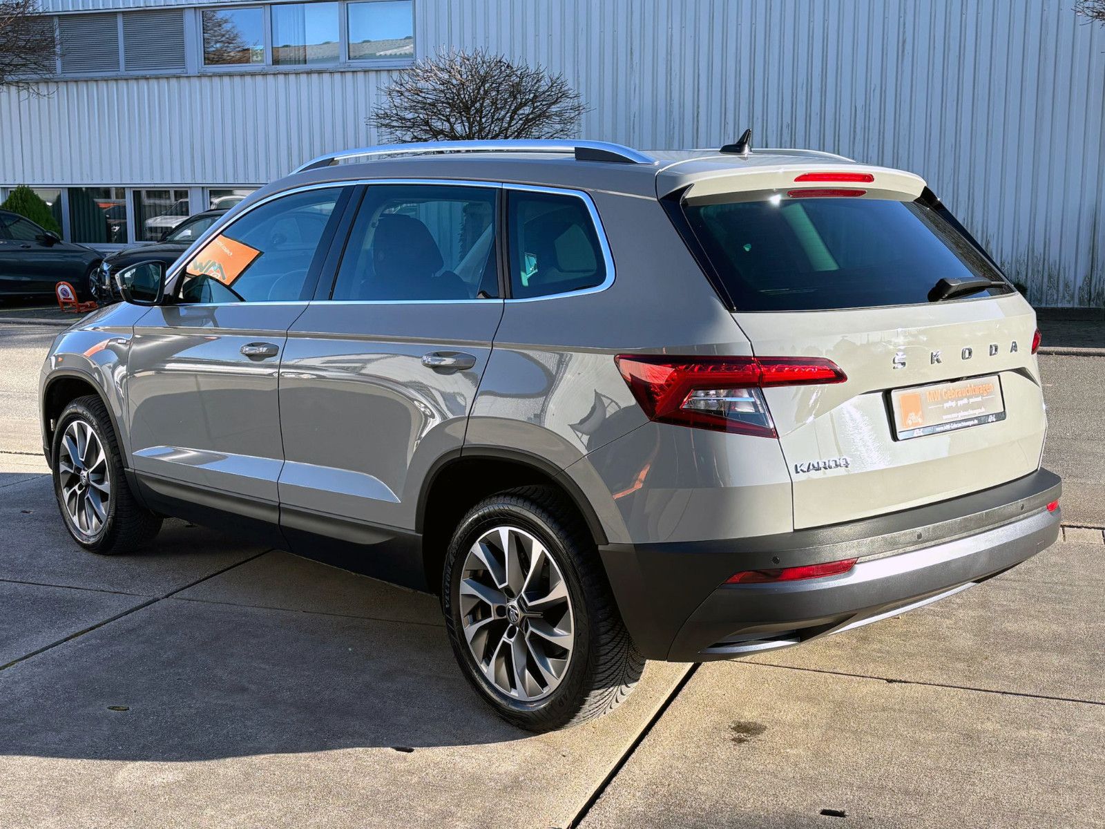 Fahrzeugabbildung SKODA Karoq 1.5TSI DSG Clever ACC KAM PANO CarPlay BT