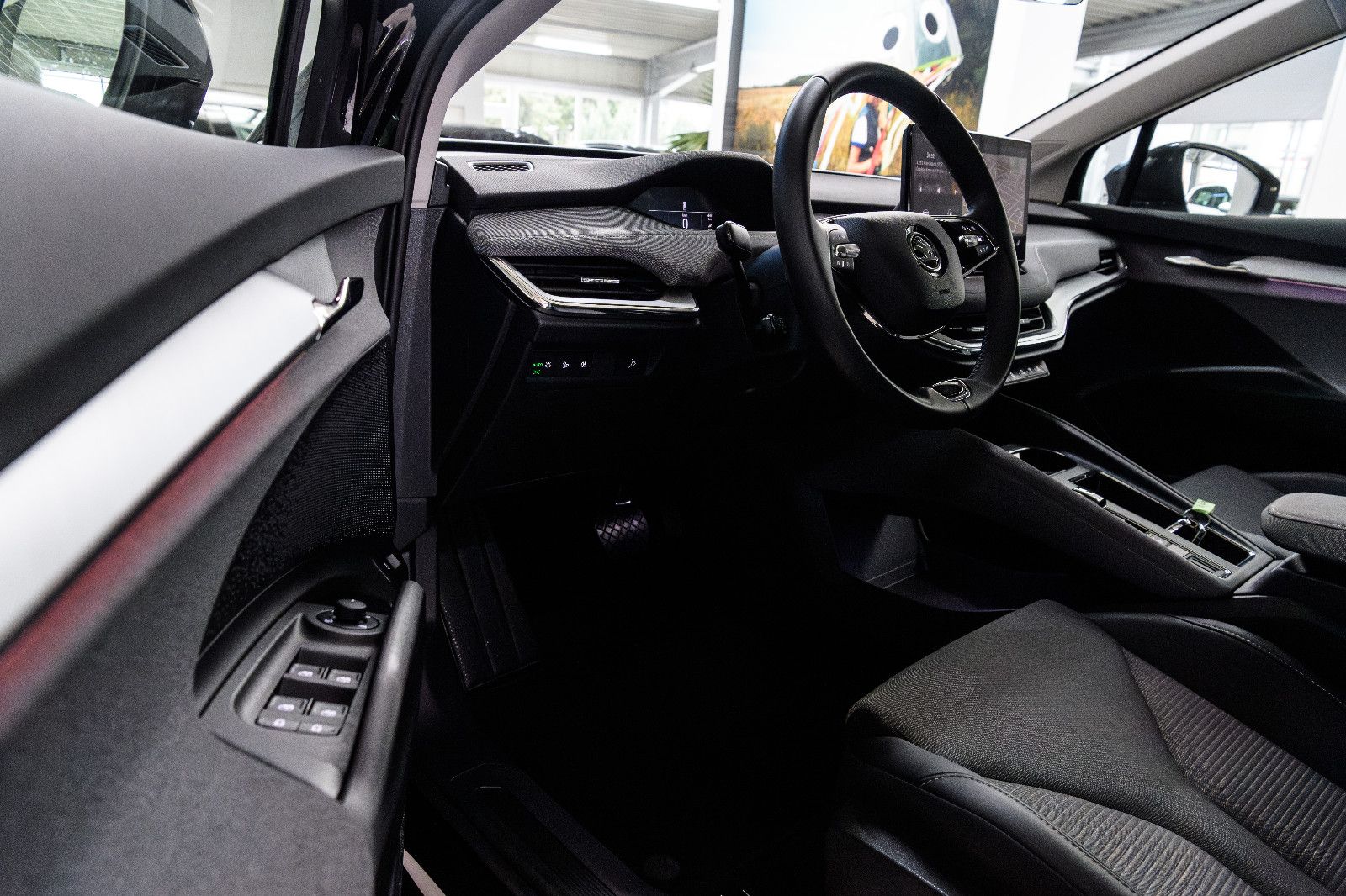 Fahrzeugabbildung SKODA Enyaq 60 Loft MATRIX-LED+RFK+NAVI+KEYLESS+SZH