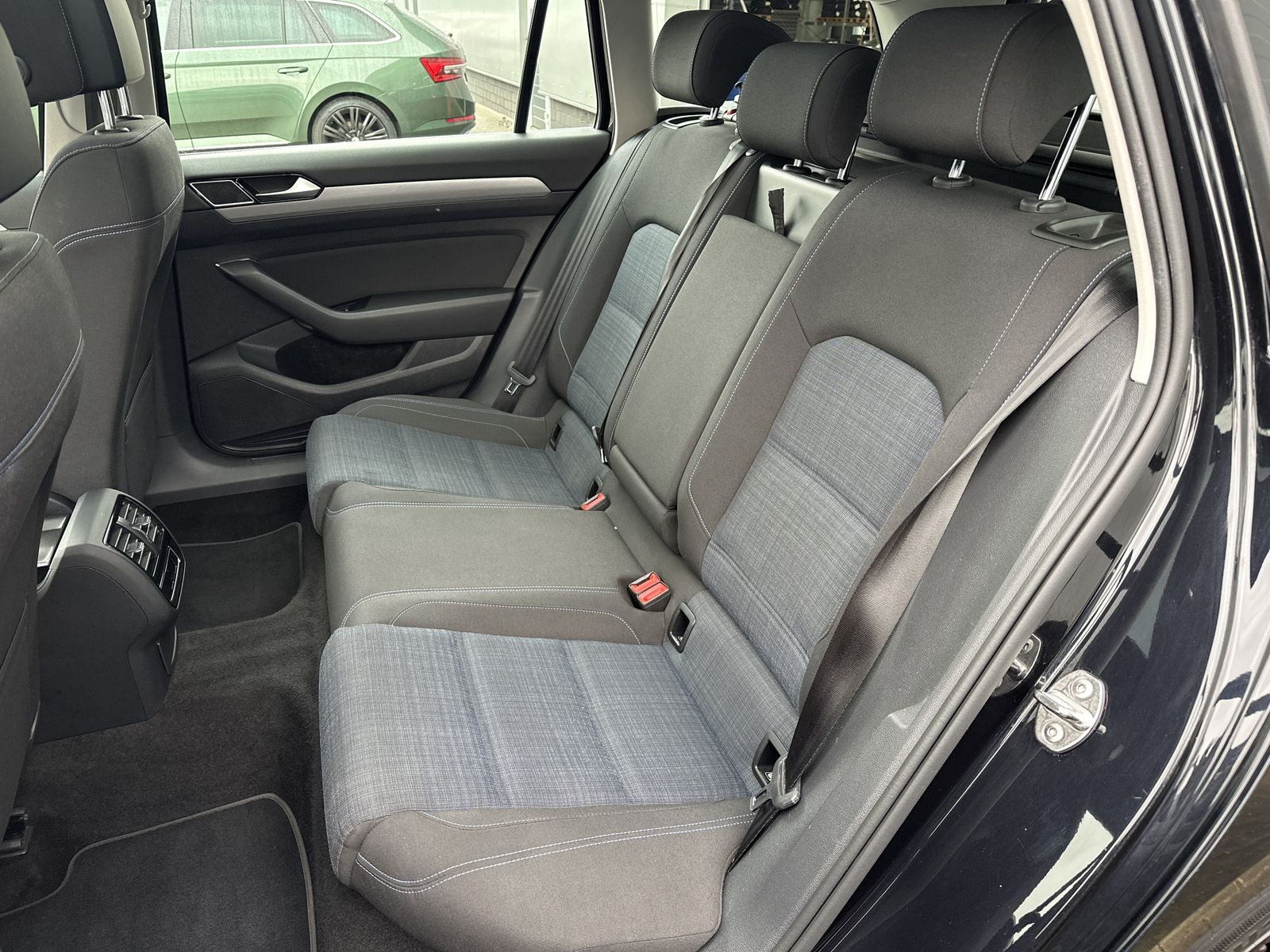 Fahrzeugabbildung Volkswagen Passat Variant 1.4 TSI DSG GTE NAV+LED+PANO+ACC