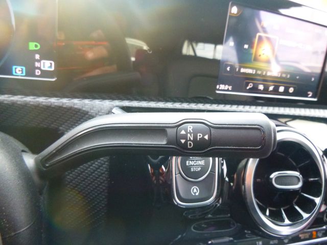 Fahrzeugabbildung Mercedes-Benz A 180 >AUT/NAV/PDC/Sitzheizung<