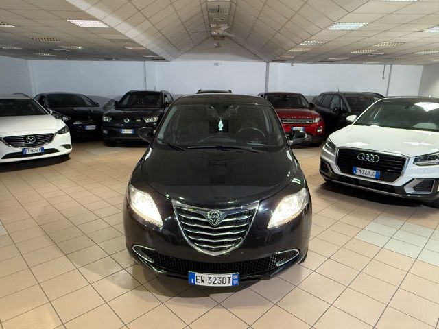 Lancia Ypsilon 0.9 TwinAir 85 CV 5 porte Metano 