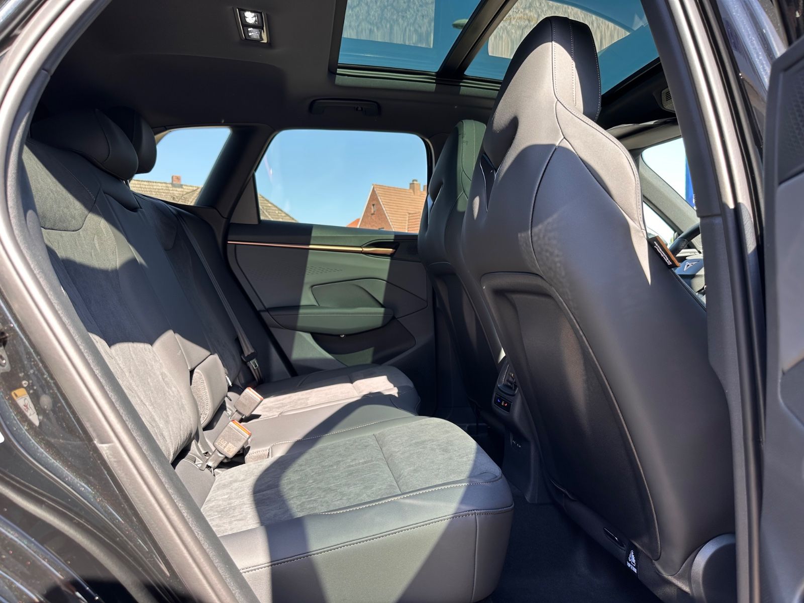 Fahrzeugabbildung CUPRA Terramar VZ 2.0 TSI 4Dr. DSG MATRIX/Pano/ACC/AHK