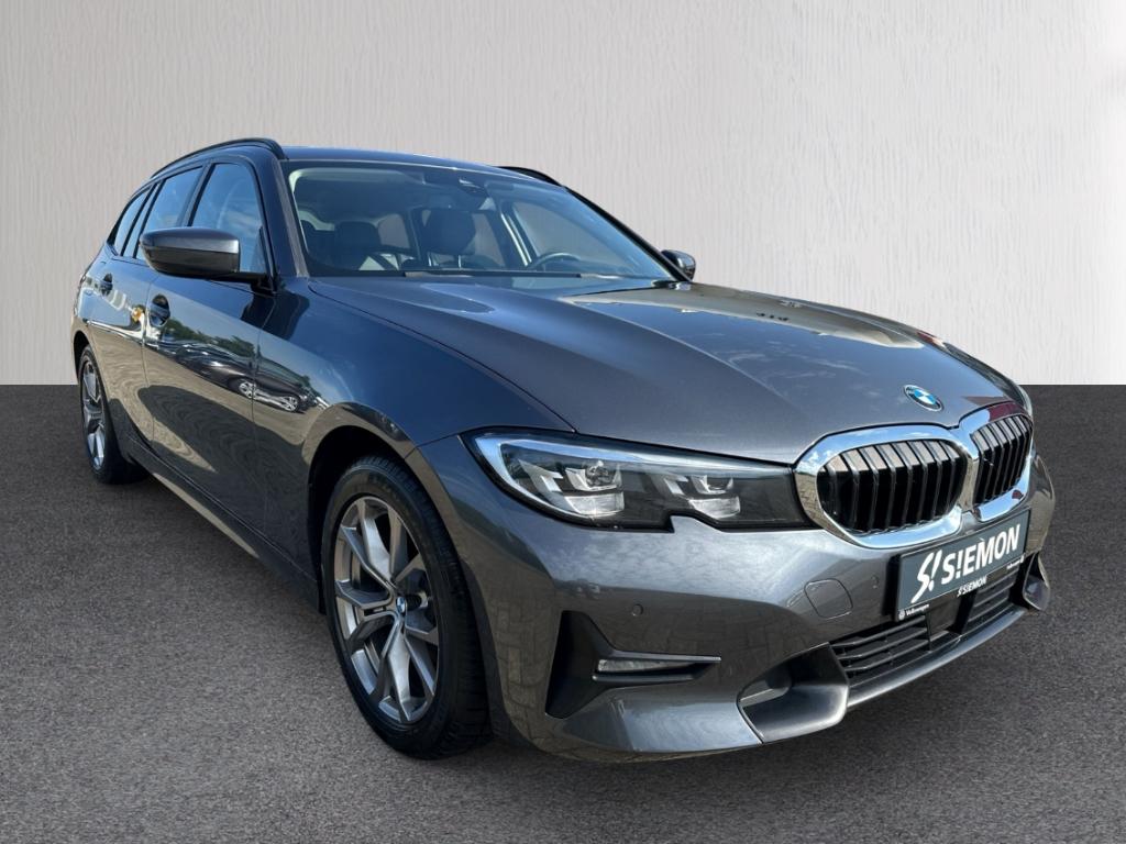 BMW 320 iA Touring SportLine ACC LED SHZ Navi PDCv+h