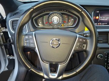 Volvo V40 Momentum D3 Kam.+KeyLess+LED+Navi+SHZ+LM+PDC