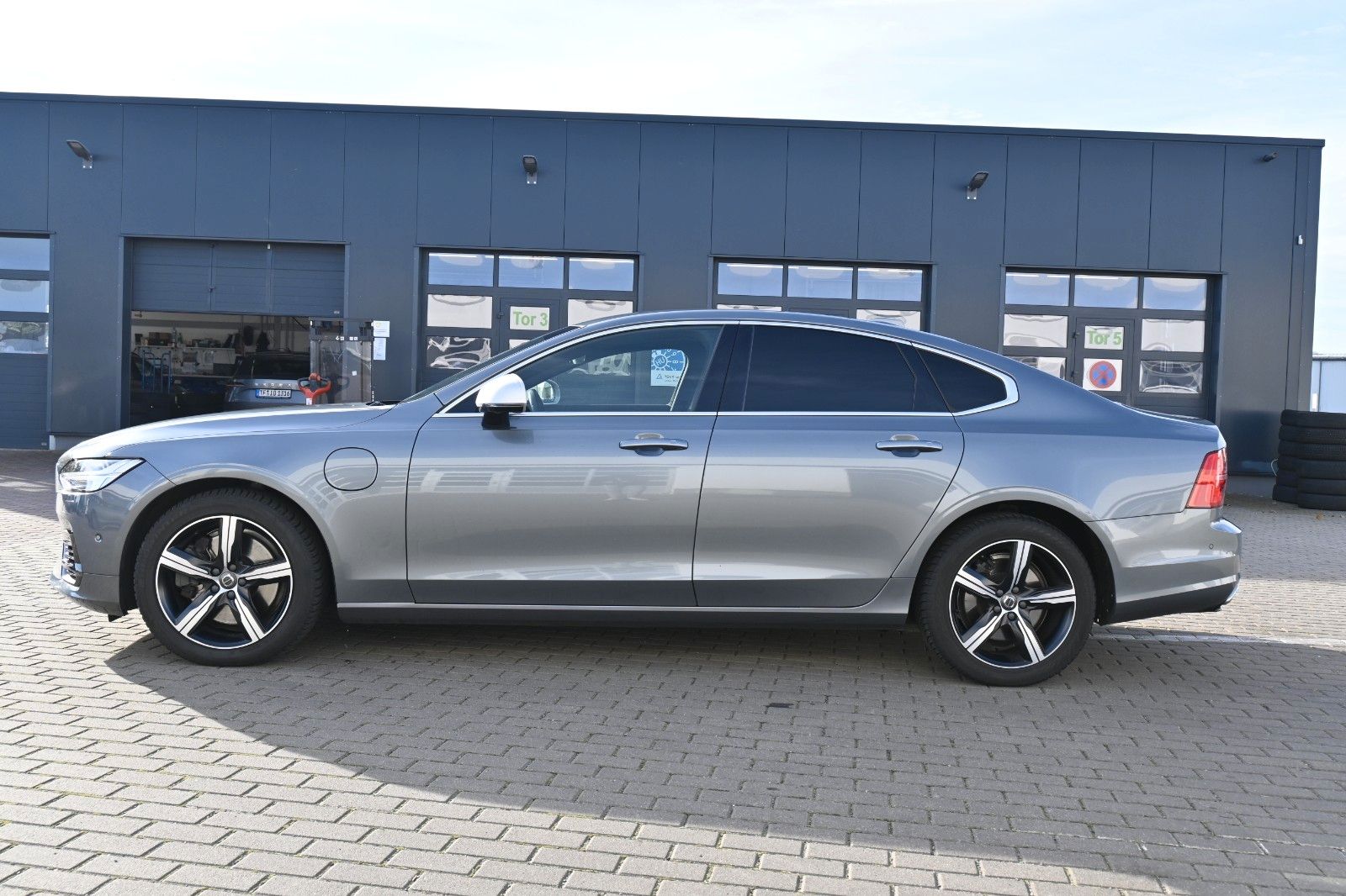 Fahrzeugabbildung Volvo S90 Lim.R-Design Plug-In Hyb. AWD*B&W*LUFT*MASS*