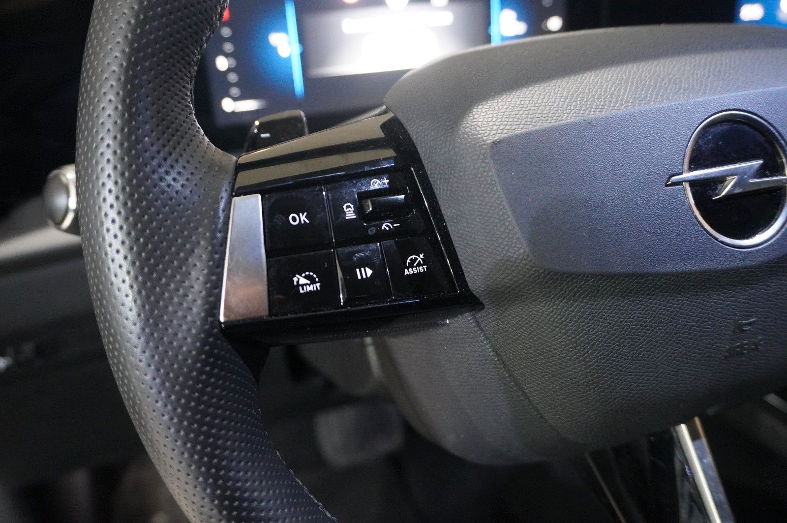 Fahrzeugabbildung Opel Astra L Lim. 1.2T ELEGANCE NAVI/LED/KAMERA/SPORT