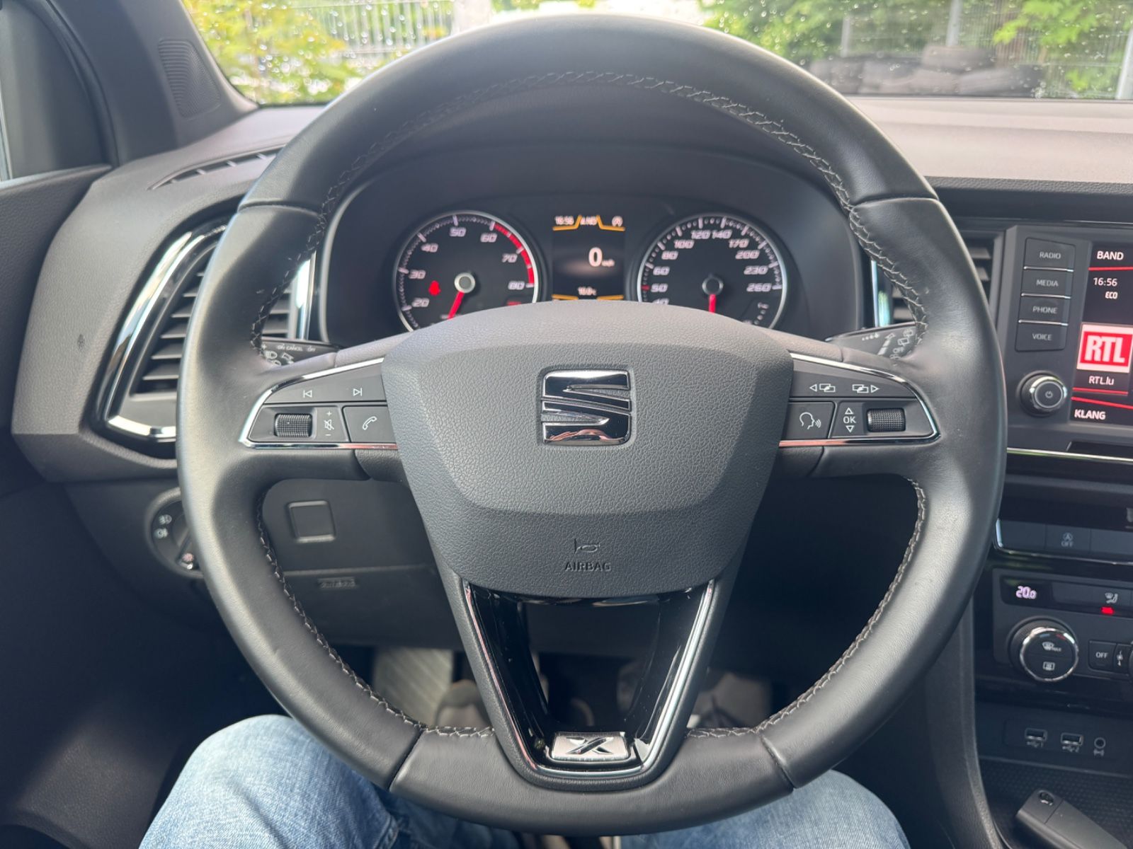 Fahrzeugabbildung SEAT Ateca Xcellence LED+Navi+AHK+Bluetooth