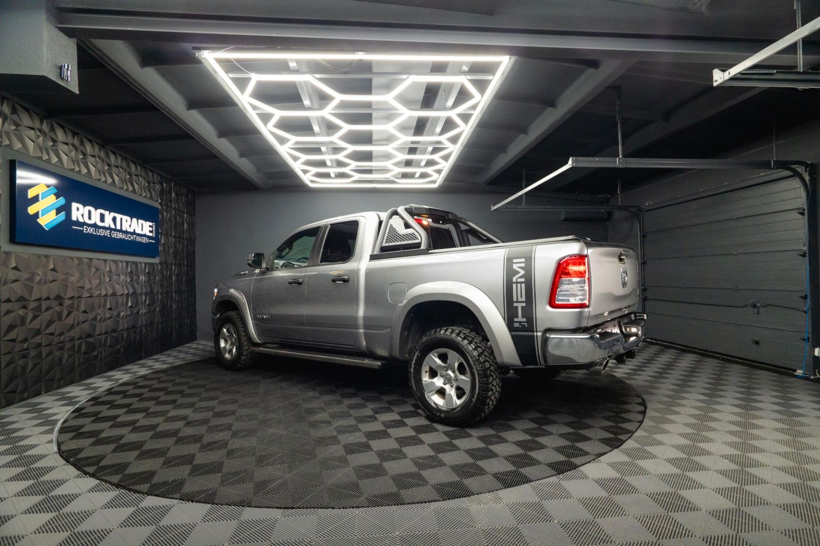 Fahrzeugabbildung Dodge RAM 5.7 V8 HEMI 4x4 OFFROAD Bodylift LONGBED LED
