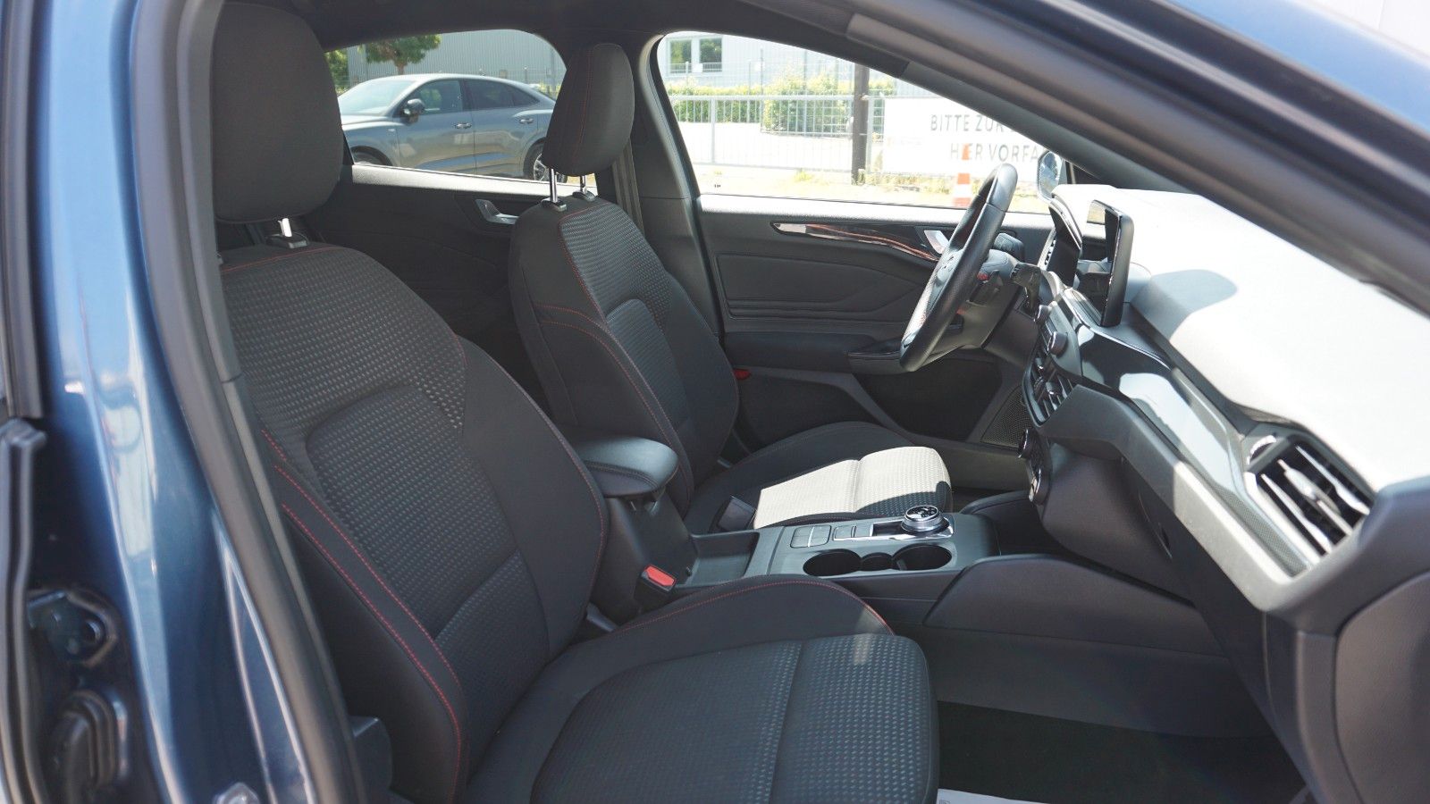 Fahrzeugabbildung Ford Focus Lim. ST-Line, LED, B&O Sound, Navi, Sport
