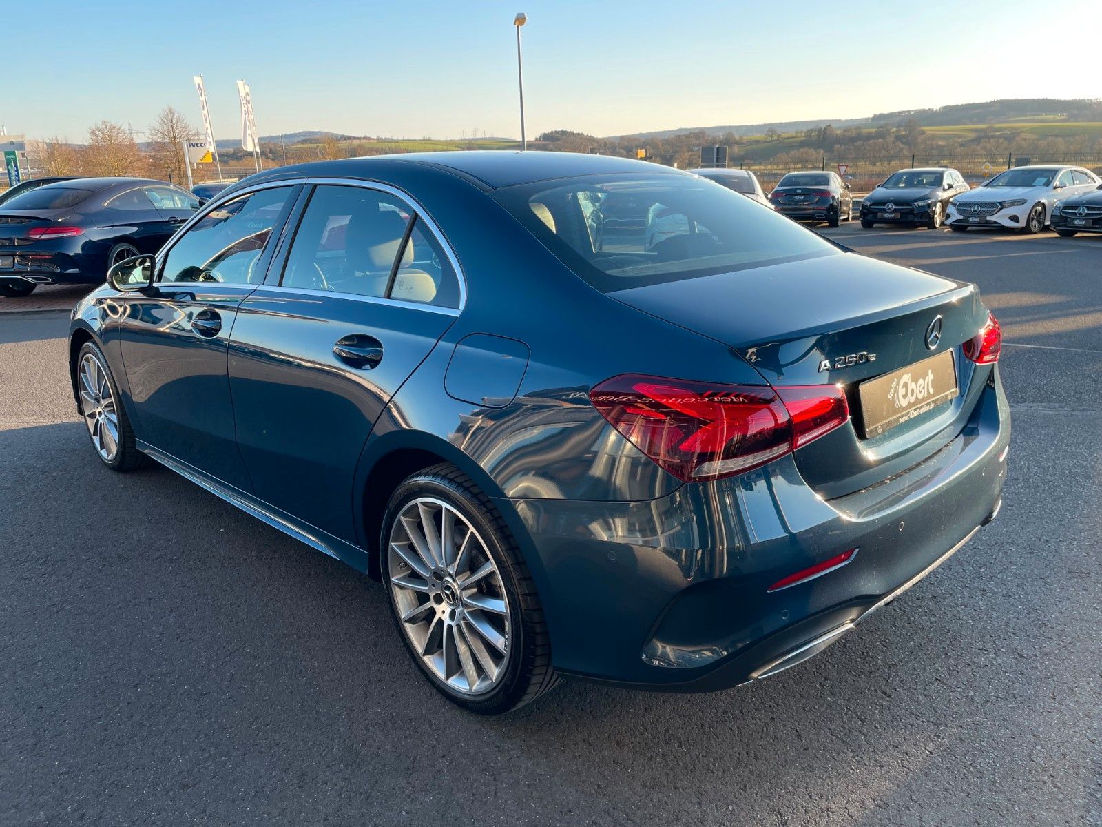 Fahrzeugabbildung Mercedes-Benz A 250e Limo+AMG+Ambiente+RFK+19Zoll+MBUX+LED+