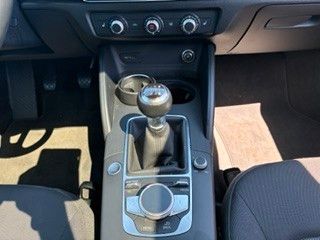 Fahrzeugabbildung Audi A3 Limo 35 TFSI >S Line/PANO/NAV/LED/Sitzheiz<