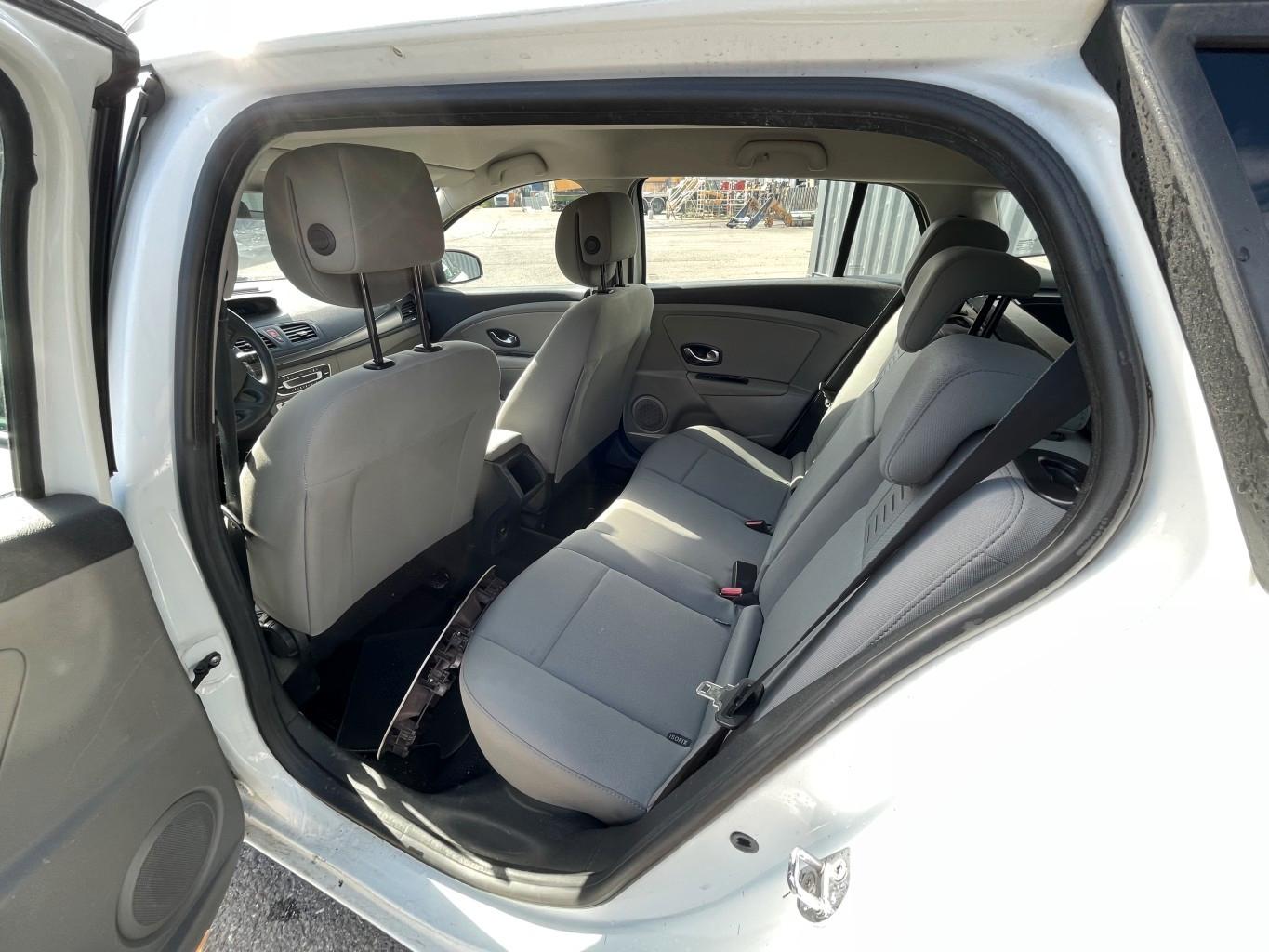 Renault Megane 2010 — photo 7