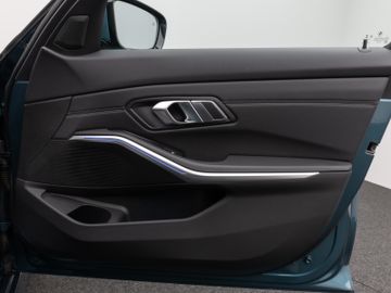 Fahrzeugabbildung BMW 320d Luxury Line Kamera HUD DAB HiFi Komfort LED