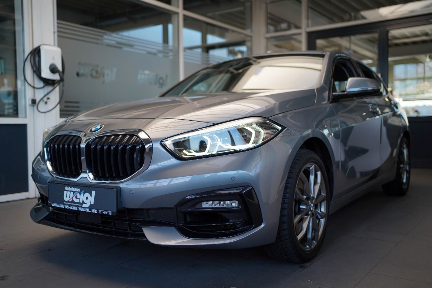 Fahrzeugabbildung BMW 120i Sport Line +PDC+Lenkradheiz.+LED+Sportsitze