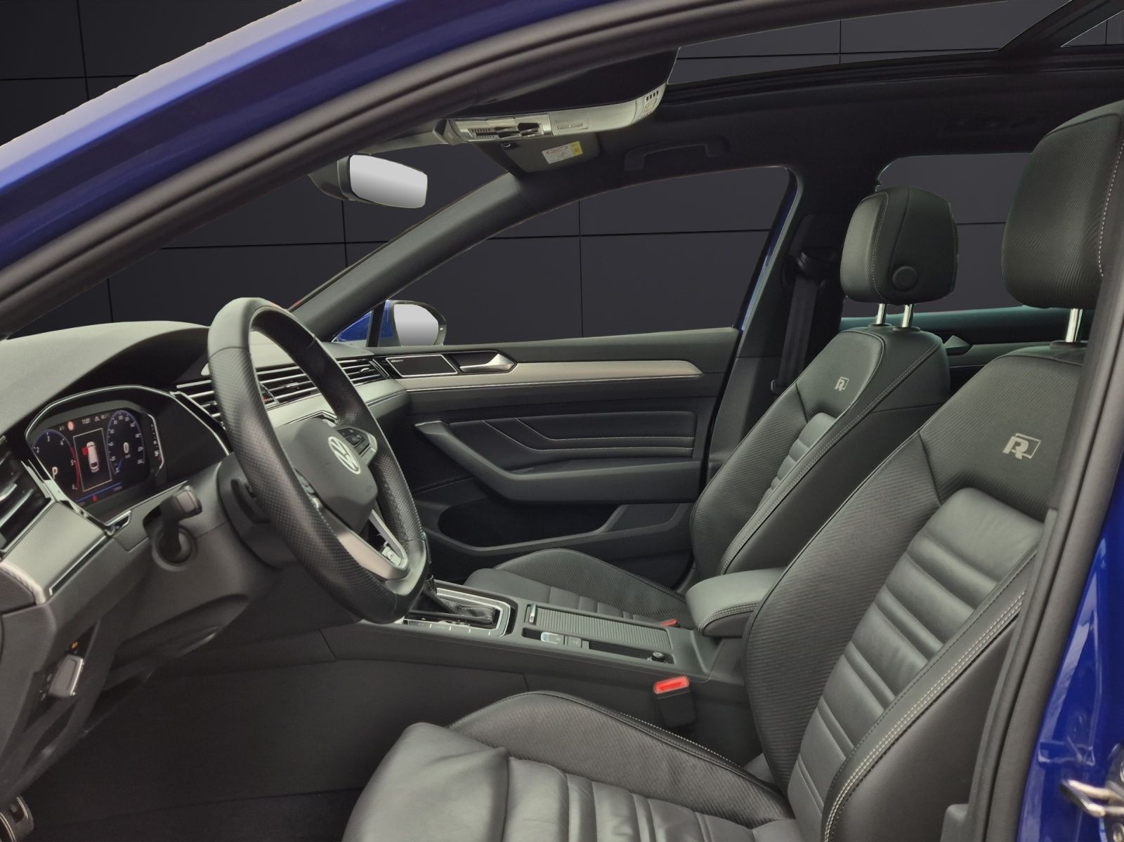 Fahrzeugabbildung Volkswagen Passat Variant TDI R-Line DSG 4Mo Standhzg Matri