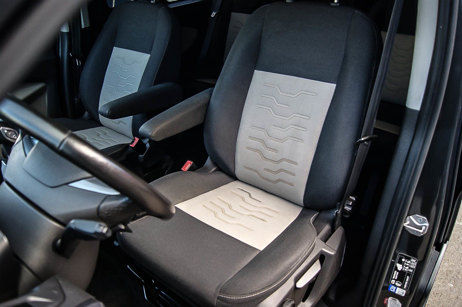 Fahrzeugabbildung Ford Tourneo Custom 2.0TDCi Auto 8-SITZE NAVI 1.HAND