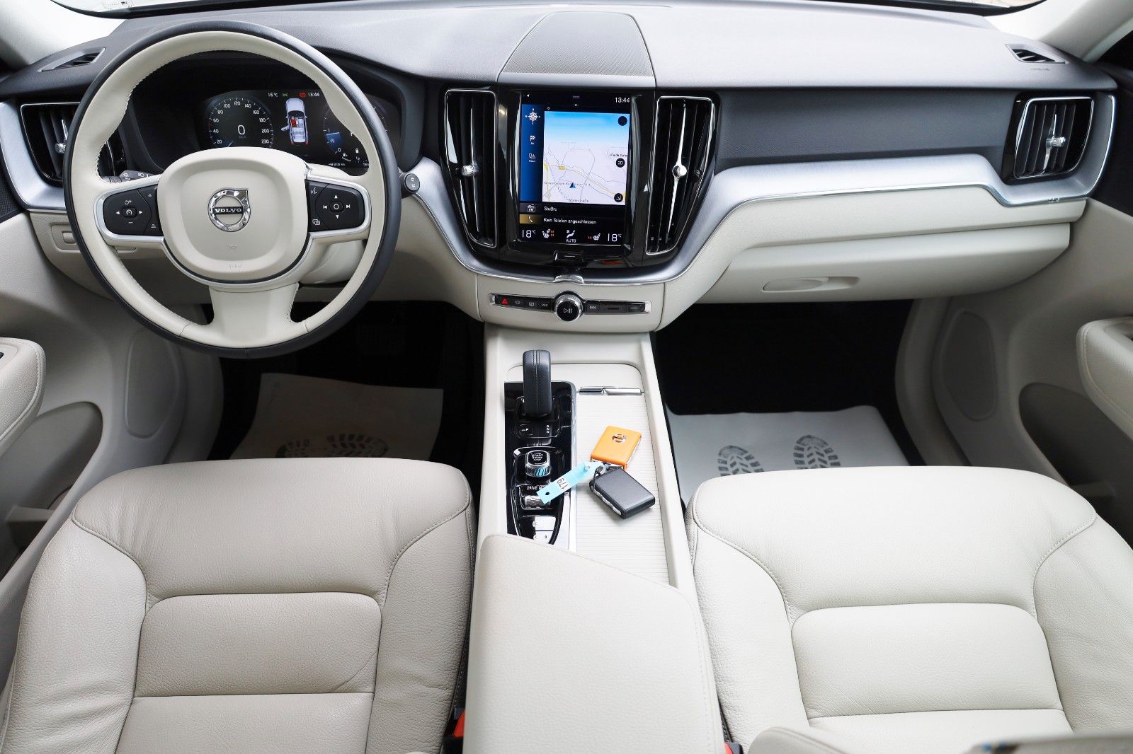 Fahrzeugabbildung Volvo XC60 Momentum Pro Leder,Navi,LED,SH,IntelliSafe