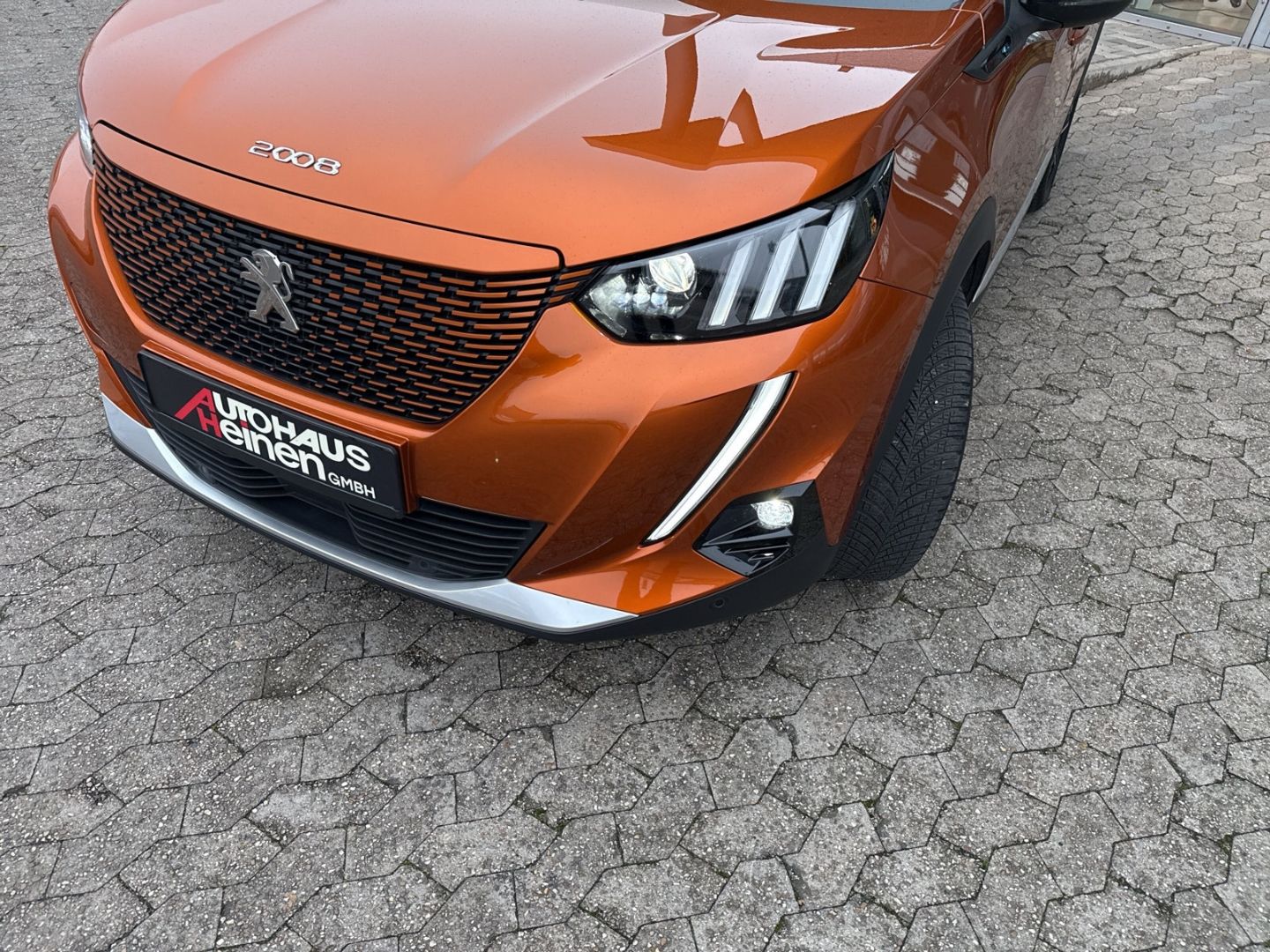 Fahrzeugabbildung Peugeot 2008 e- GT Navi Digitales Cockpit LED Apple CarP