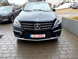 Mercedes-Benz ML 63 AMG Pano_Kamer_NightVi_Keyle_Sitzklima_AHK - Mercedes-Benz ML-Klasse mit Benzin-Antrieb: Geländewagen