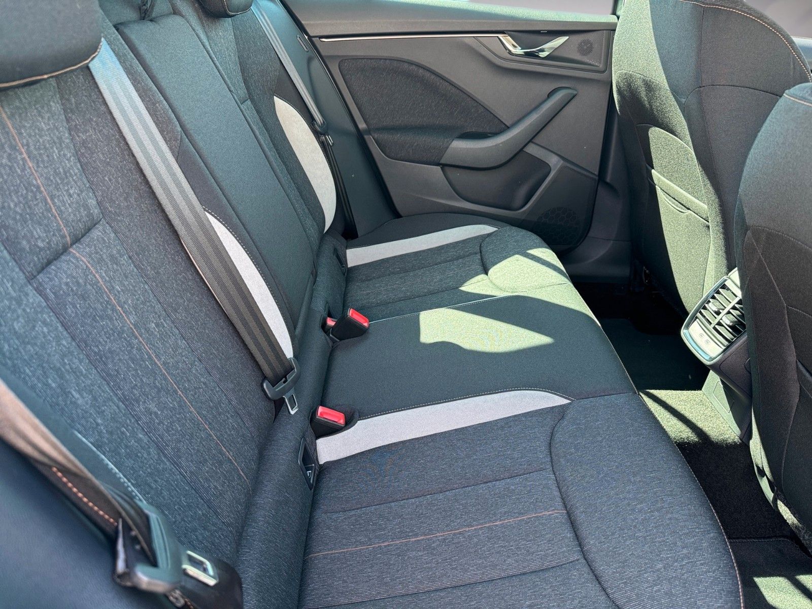Fahrzeugabbildung SKODA Kamiq Selection 1.5TSI