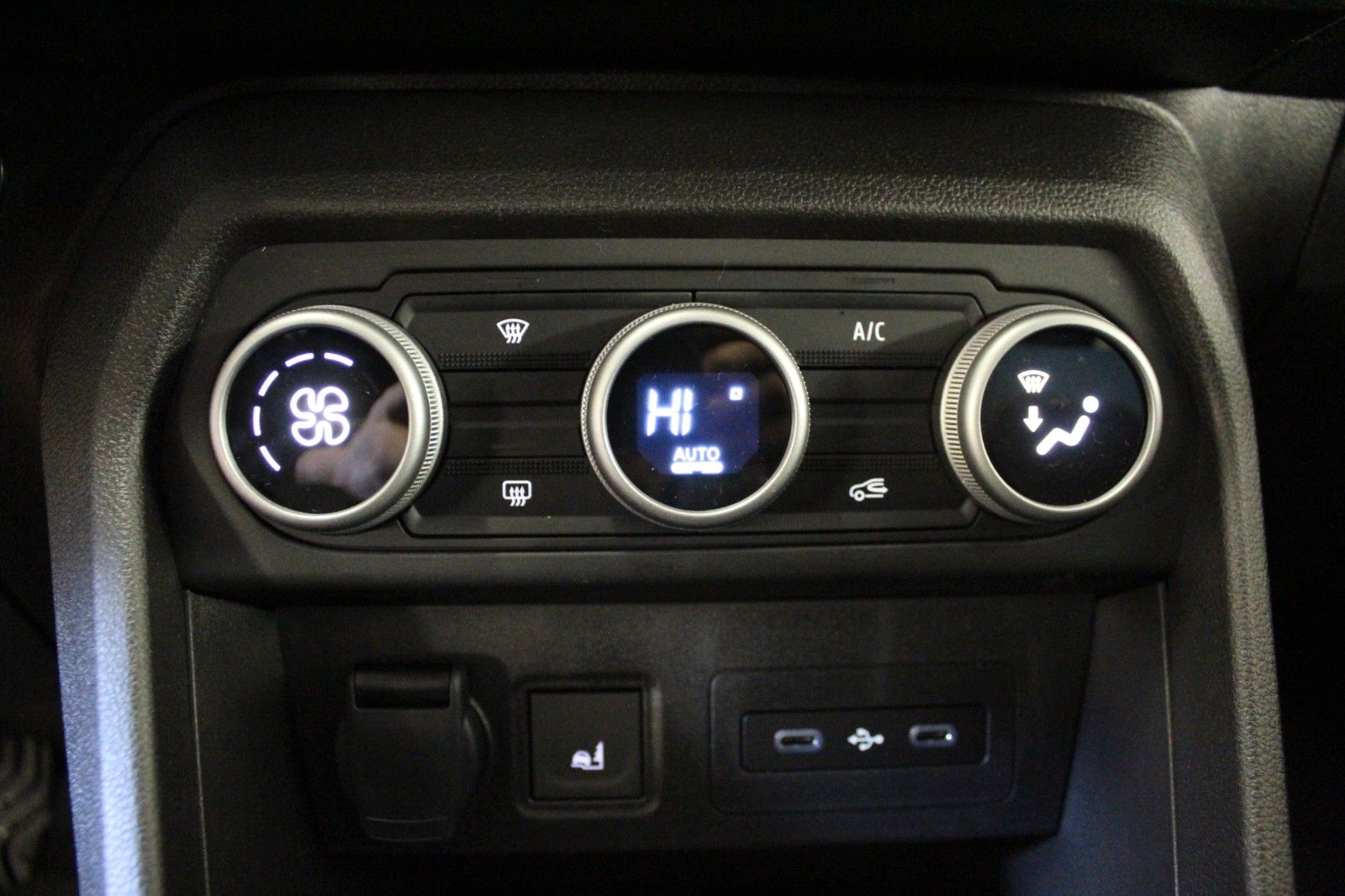 Fahrzeugabbildung Dacia Jogger TCe 110 Extreme 7-Sitzer  MY26 *Winterp.*