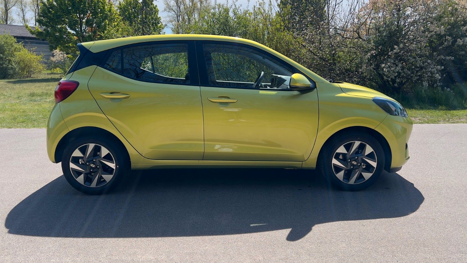 Fahrzeugabbildung Hyundai i10 1.0 Trend *Klima*Navi*CarPlay*PDC*RFKamera*