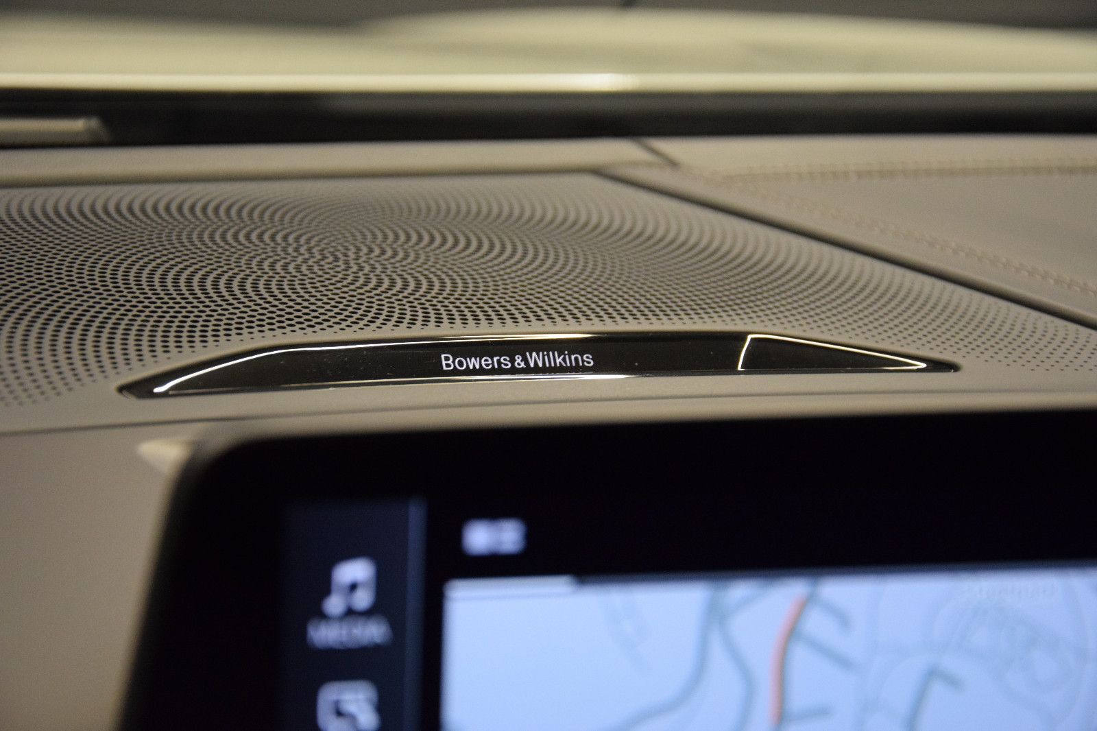 Fahrzeugabbildung BMW 840i M Sport Pro Cabrio HuD Sitzlklima Laser B&W