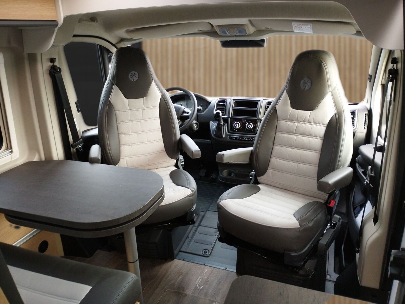 Fahrzeugabbildung Sunlight Adventure Cliff 640 Automatik, Dörr Edition, LTE