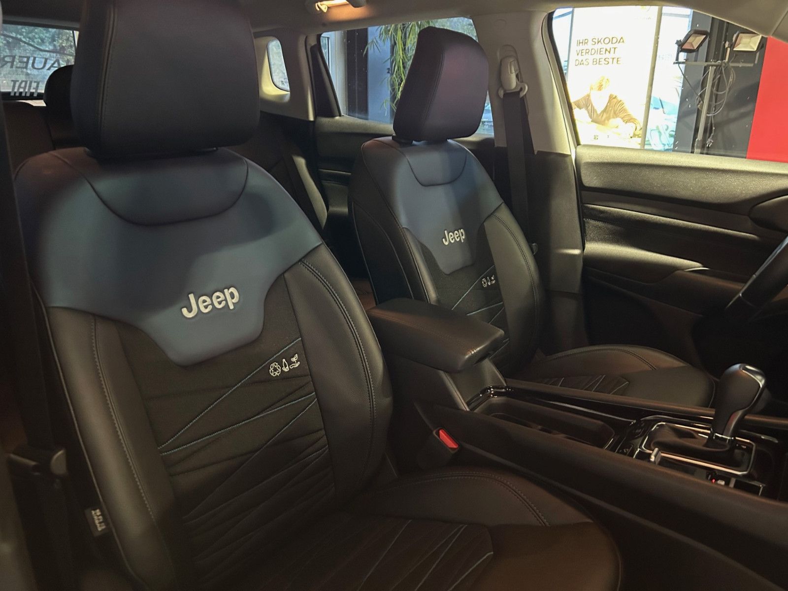 Fahrzeugabbildung Jeep Compass Upland Plug-In Hybrid 4XE